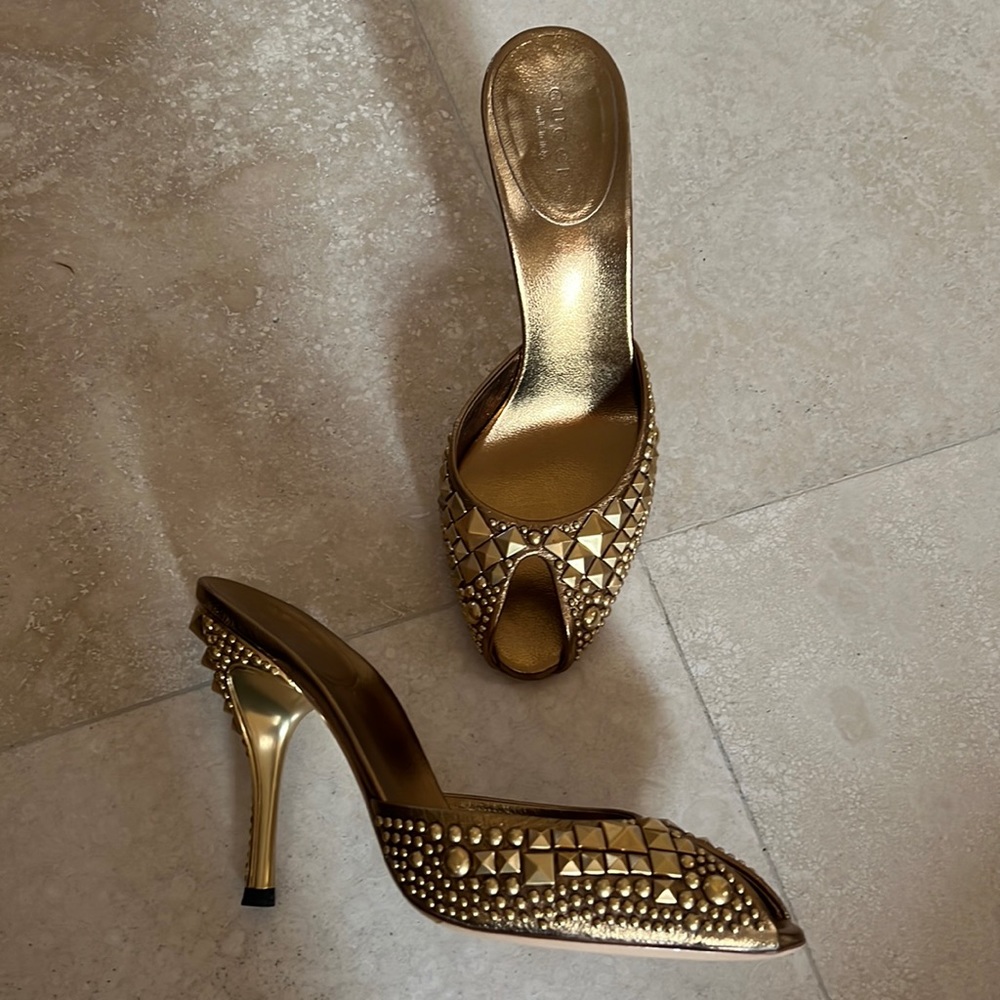 GUCCI Vintage Gold Goddess Mules. 7B